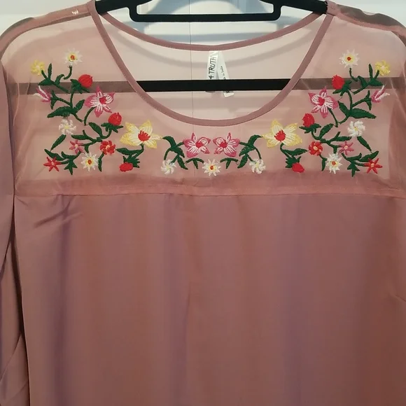 Live 4 Truth Mauve Pink Blouse with Mesh Floral Detail sz 3X - Picture 2 of 10